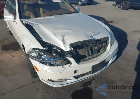 2012 Mercedes-Benz S 550 4Matic z USA, uszkodzony, nr VIN WDDNG9EB5CA480038